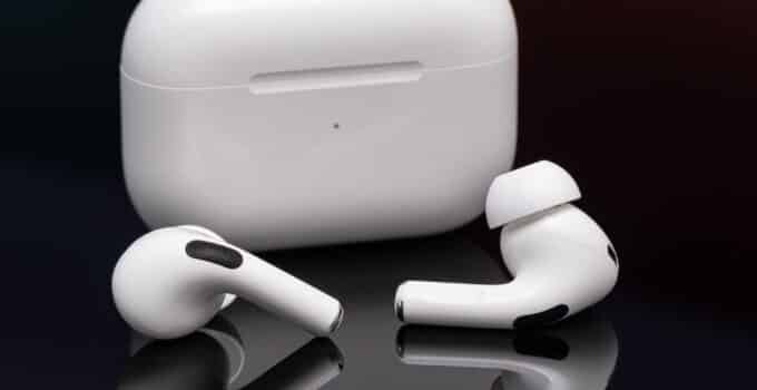 iOS 18 to Introduce Groundbreaking Hearing Aid Mode for AirPods Pro