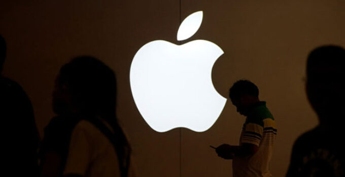 Apple Faces Challenges in Smartphone Market Amid Declining Sales